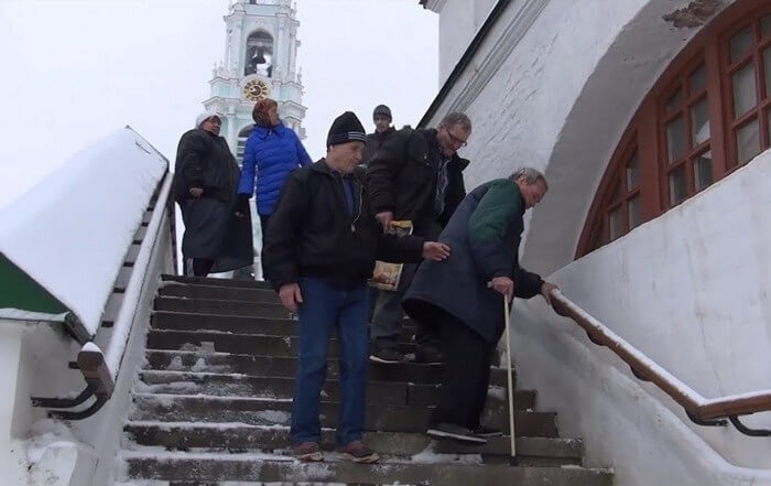 Инвалиды Дома Трудолюбия Ной в Лавре